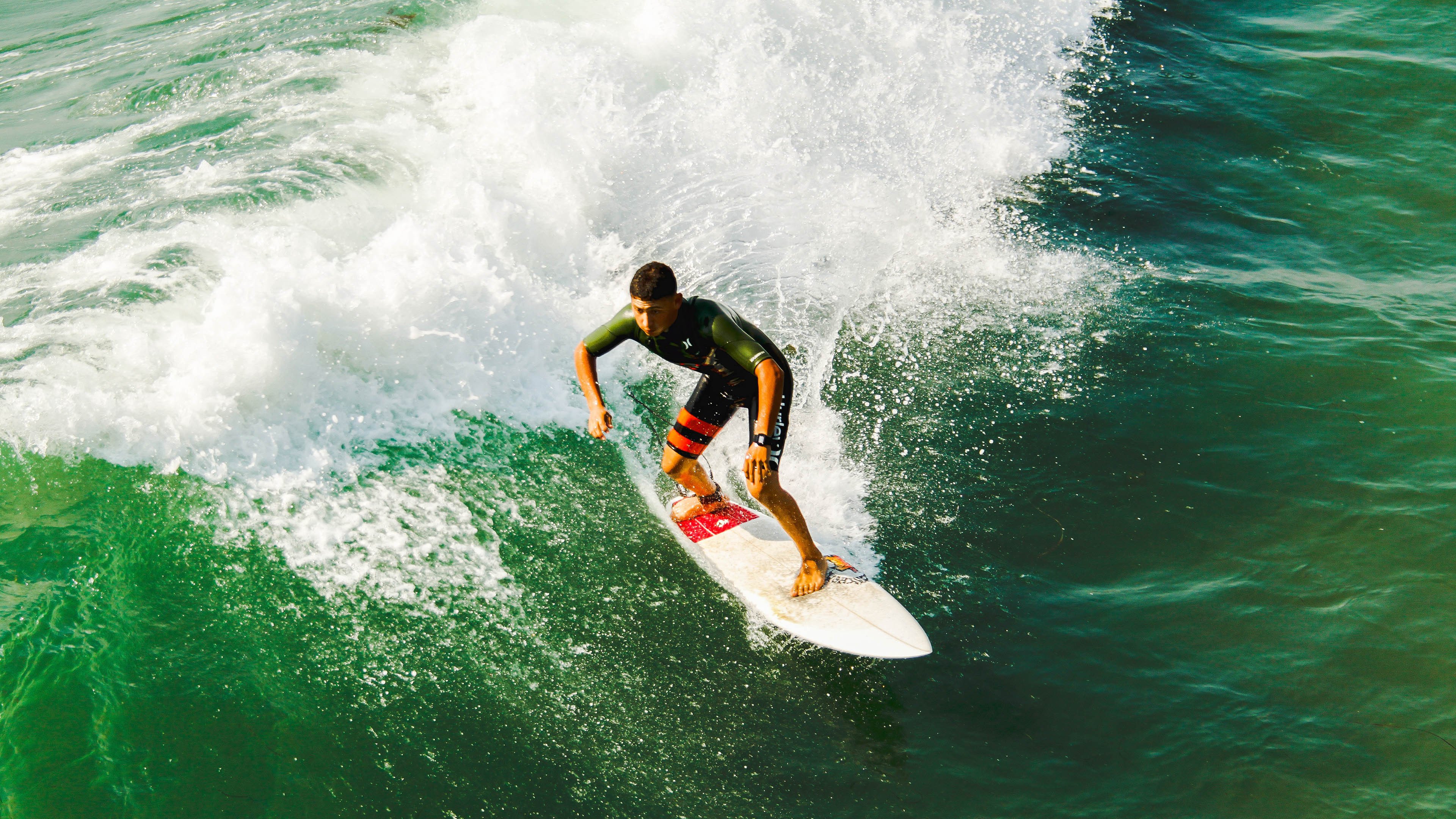 开云电竞平台-_水上摩托花式表演：速度与激情的完美结合_，水上摩托表演视频